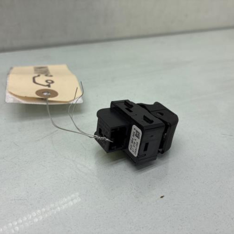Interrupteur de leve vitre arriere droit AUDI Q2 Photo n°2