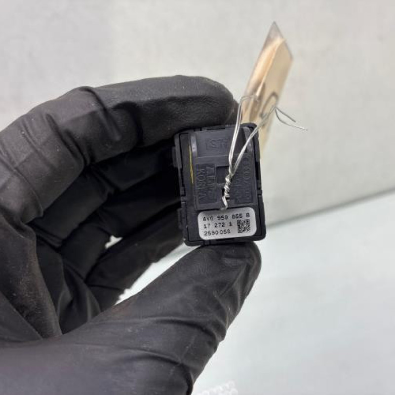 Interrupteur de leve vitre arriere droit AUDI Q2 Photo n°4