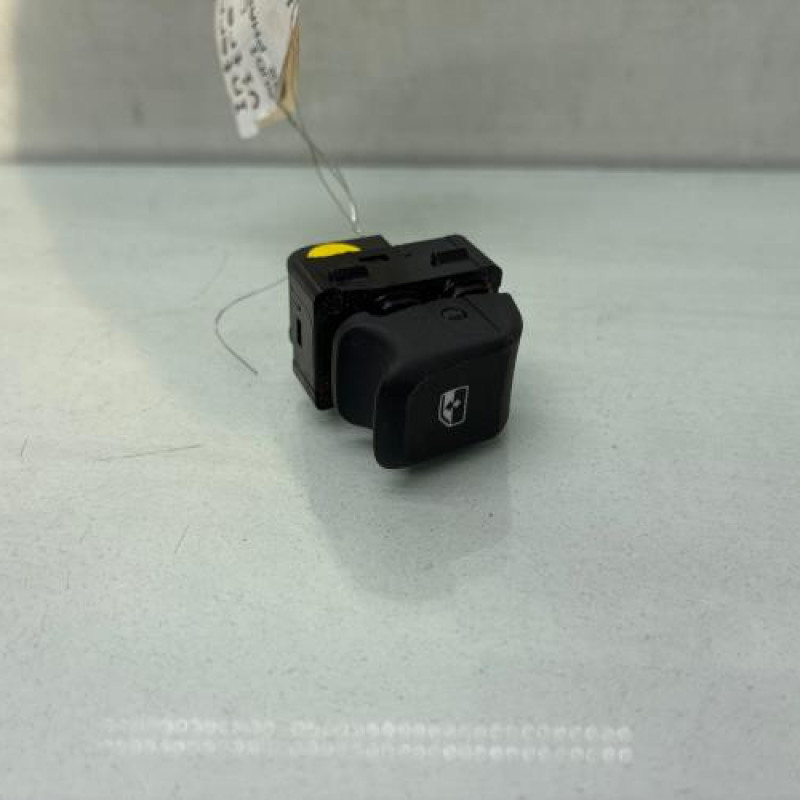 Interrupteur de leve vitre arriere gauche AUDI Q2 Photo n°1