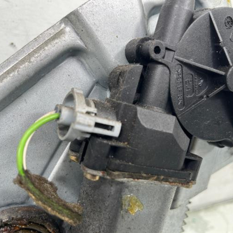 Leve vitre electrique avant gauche RENAULT TWINGO 1 Photo n°2