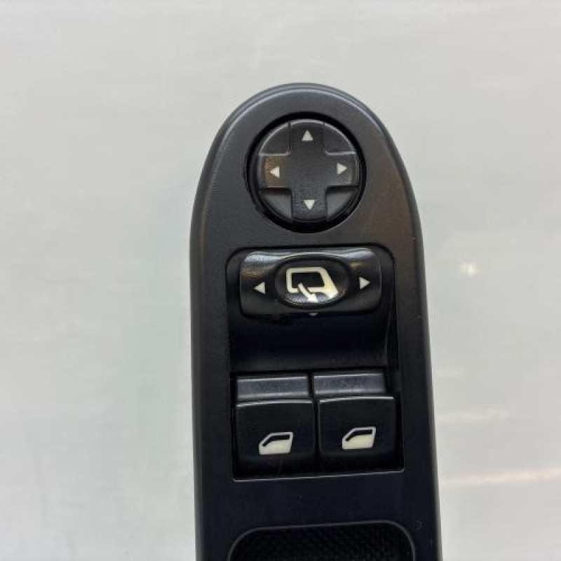 Interrupteur de leve vitre avant gauche PEUGEOT 207 Photo n°4