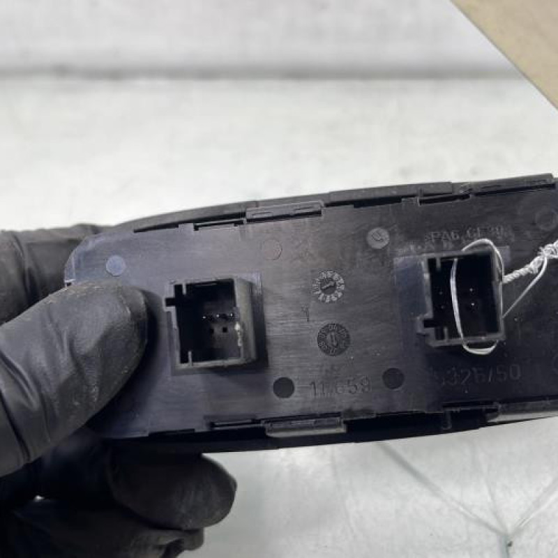 Interrupteur de leve vitre avant gauche CITROEN C4 PICASSO 1 Photo n°3