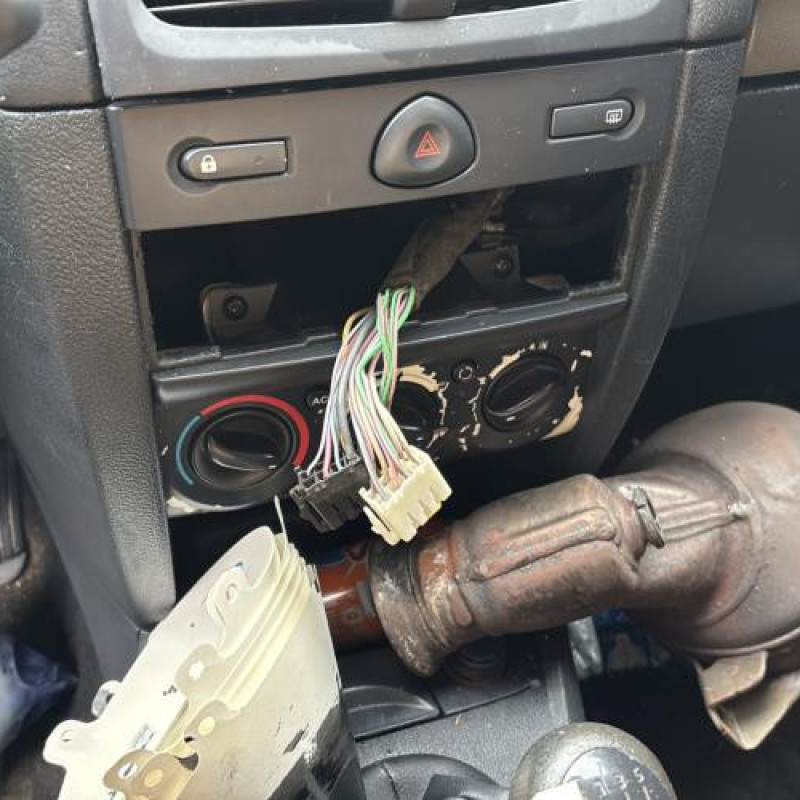 Custode arriere droit RENAULT CLIO 2 Photo n°17