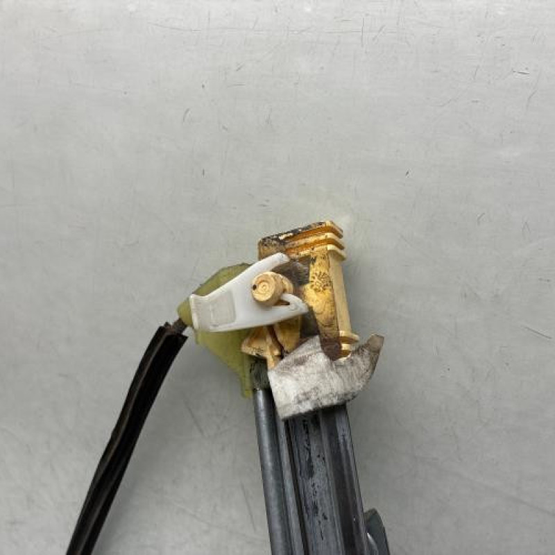 Leve vitre electrique avant gauche RENAULT CLIO 2 Photo n°2