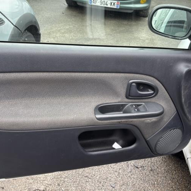 Leve vitre electrique avant gauche RENAULT CLIO 2 Photo n°14