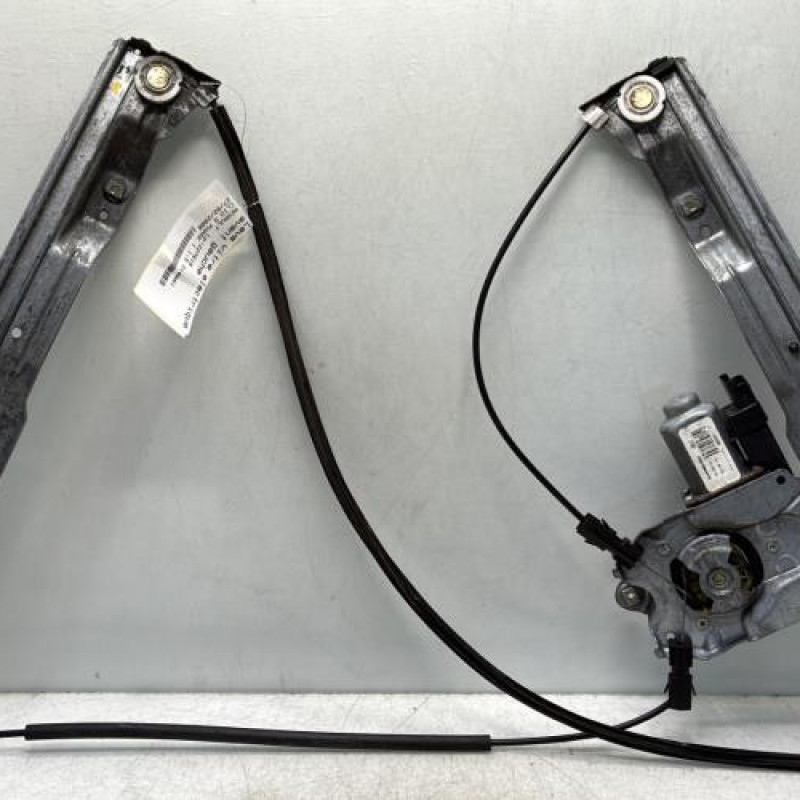 Leve vitre electrique avant gauche RENAULT CLIO 3 Photo n°1