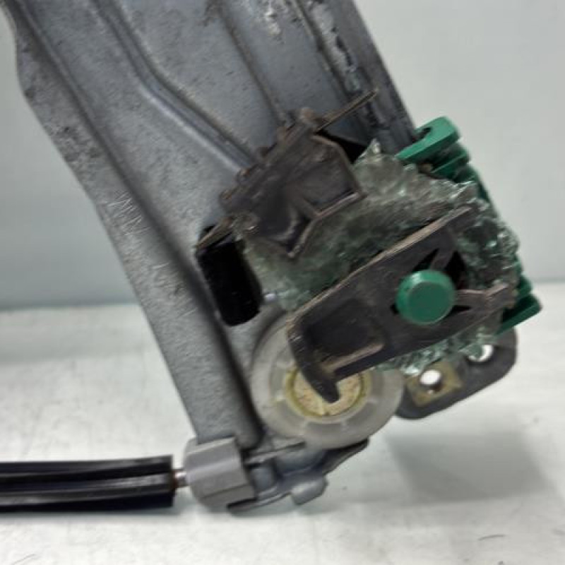 Leve vitre electrique avant gauche RENAULT CLIO 3 Photo n°2