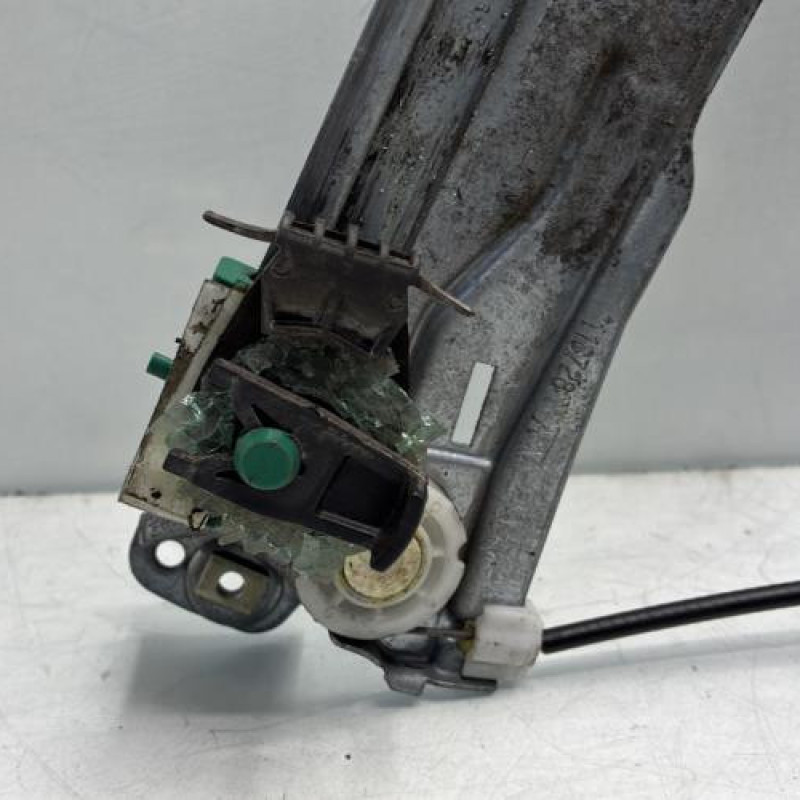 Leve vitre electrique avant gauche RENAULT CLIO 3 Photo n°5