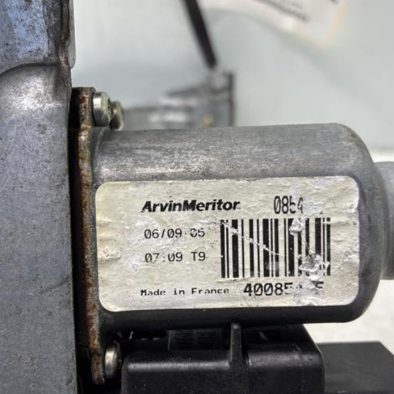 Leve vitre electrique avant gauche RENAULT CLIO 3 Photo n°7