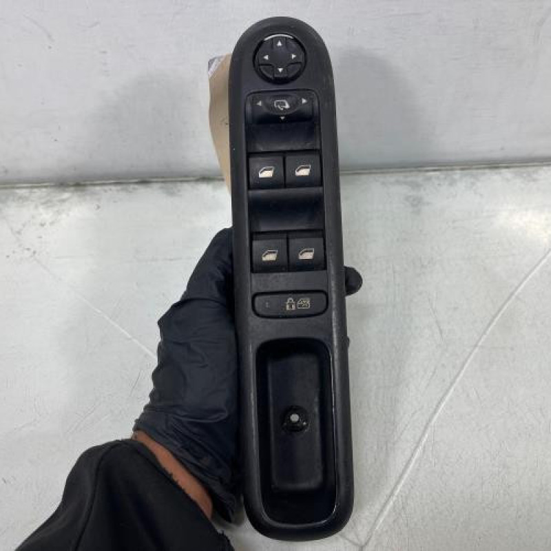 Interrupteur de leve vitre avant gauche PEUGEOT 3008 1 Photo n°1