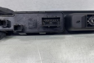 Interrupteur de leve vitre avant gauche PEUGEOT 3008 1