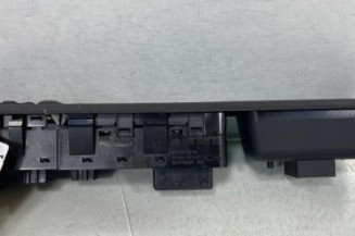 Interrupteur de leve vitre avant gauche PEUGEOT 3008 1