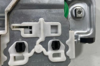 Leve vitre electrique avant droit PEUGEOT 3008 1