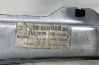 Leve vitre electrique avant droit PEUGEOT 3008 1