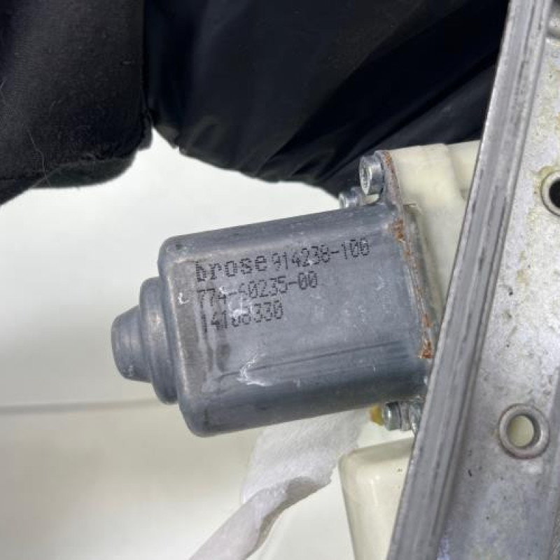 Leve vitre electrique avant gauche PEUGEOT 3008 1 Photo n°4