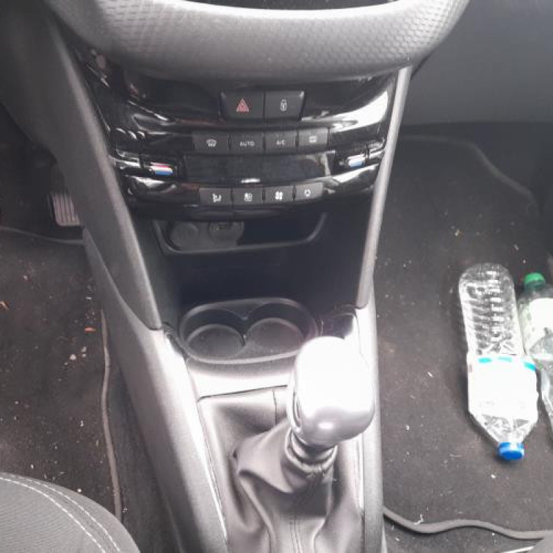 Ecran GPS PEUGEOT 208 1 Photo n°12