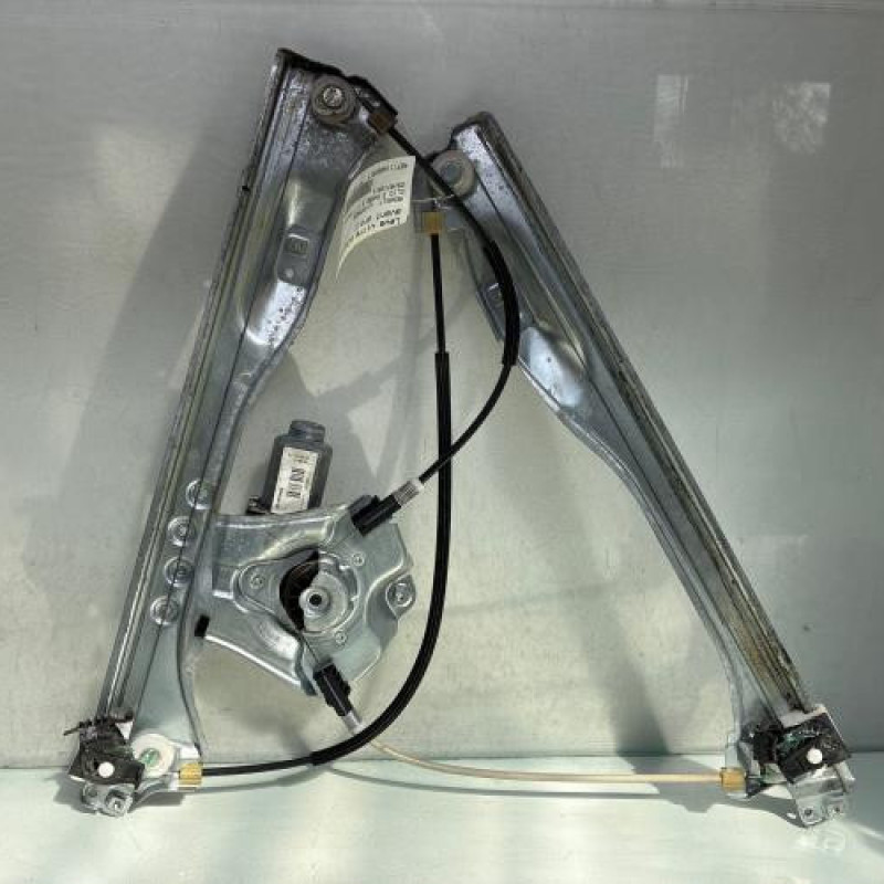 Leve vitre electrique avant droit RENAULT CLIO 3 Photo n°1