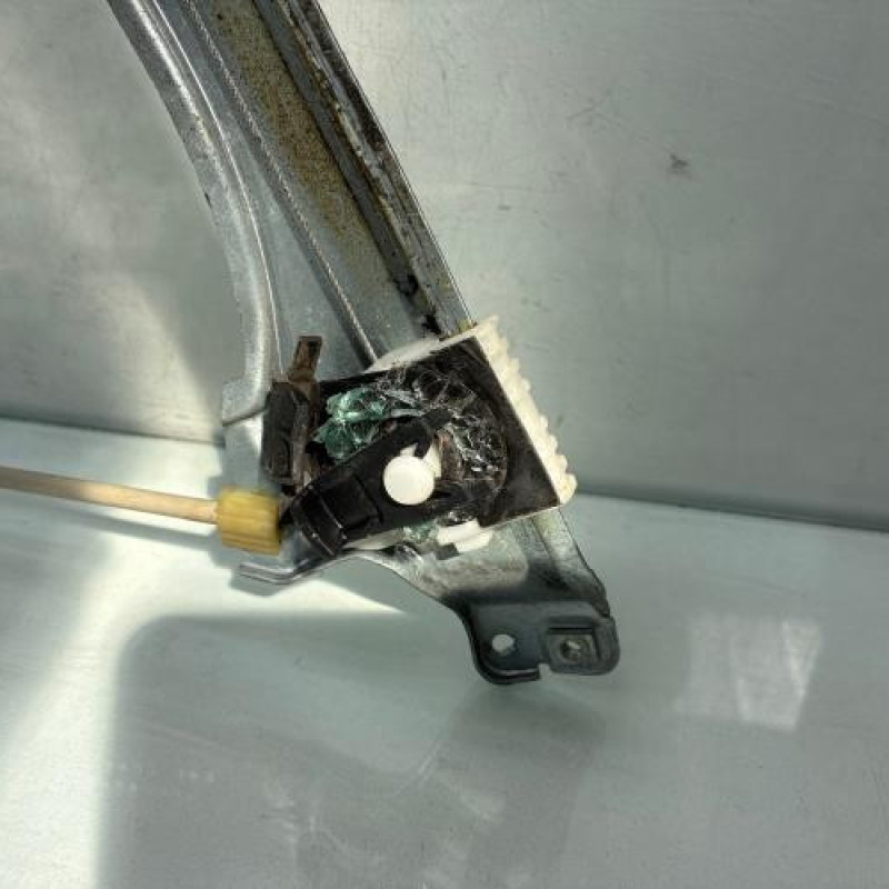 Leve vitre electrique avant droit RENAULT CLIO 3 Photo n°2