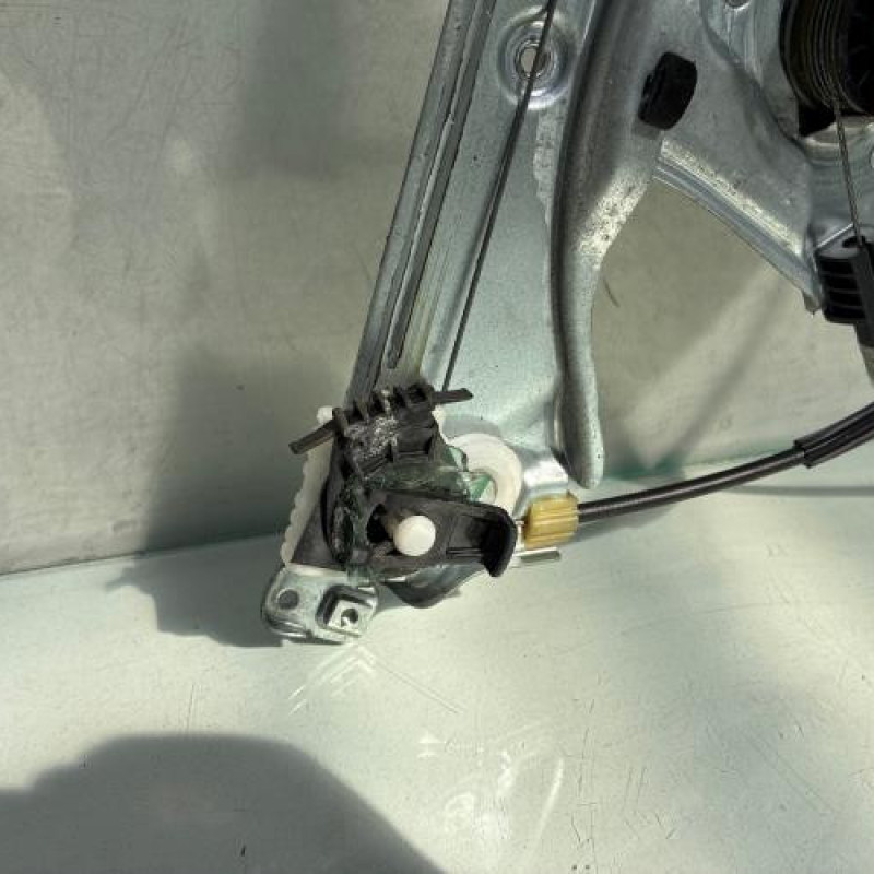 Leve vitre electrique avant droit RENAULT CLIO 3 Photo n°3