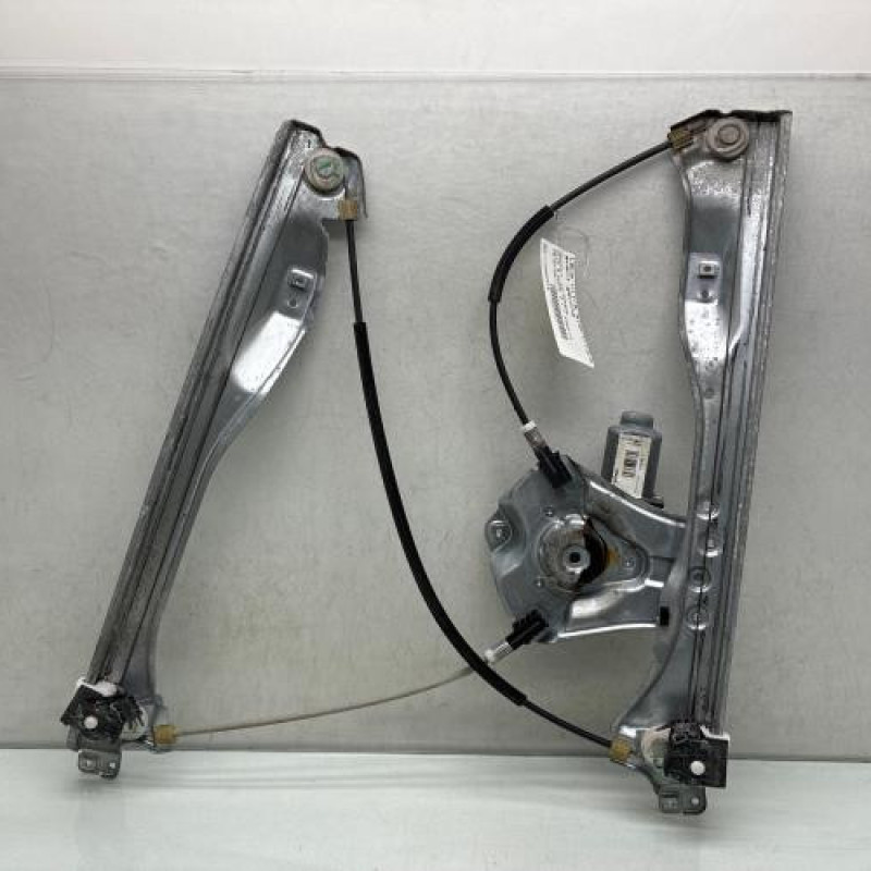 Leve vitre electrique avant gauche RENAULT CLIO 3 Photo n°1