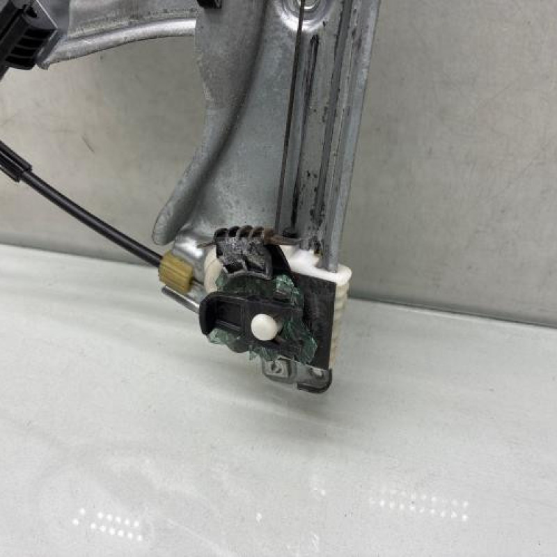 Leve vitre electrique avant gauche RENAULT CLIO 3 Photo n°2