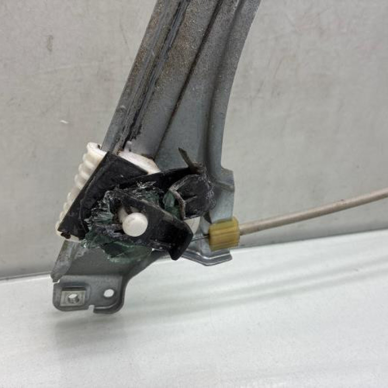 Leve vitre electrique avant gauche RENAULT CLIO 3 Photo n°3
