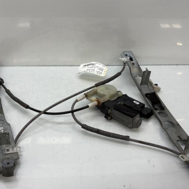 Leve vitre electrique avant gauche RENAULT MEGANE 2 Photo n°1