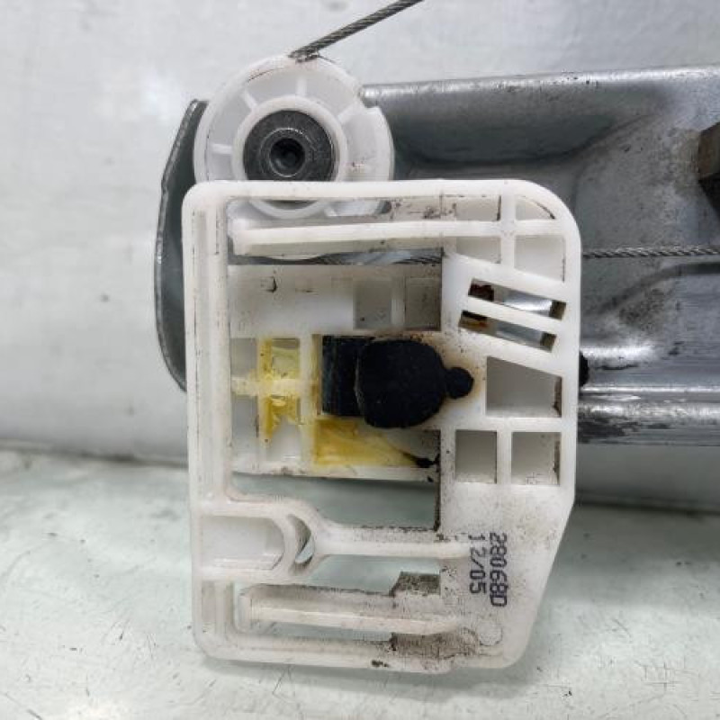 Leve vitre electrique arriere droit RENAULT MEGANE 2 Photo n°4