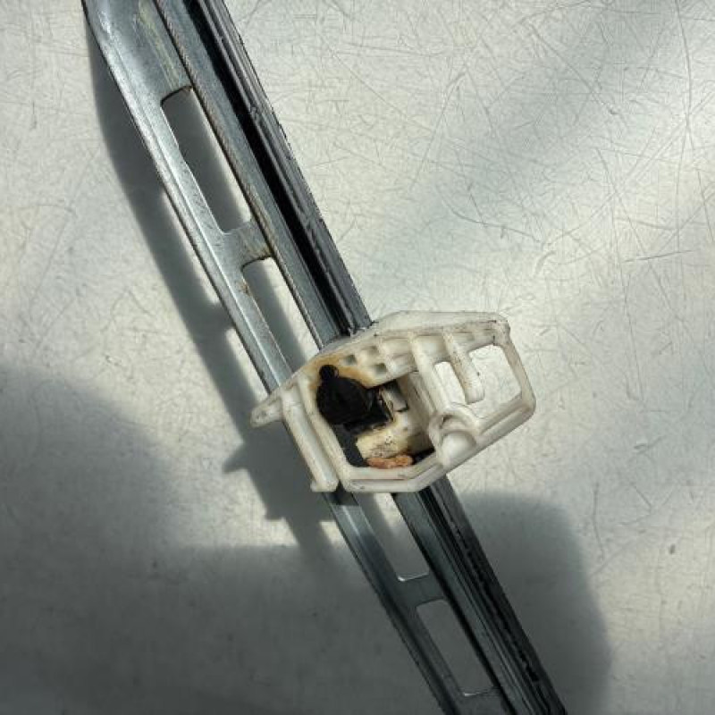 Leve vitre electrique avant droit PEUGEOT 206+ Photo n°2
