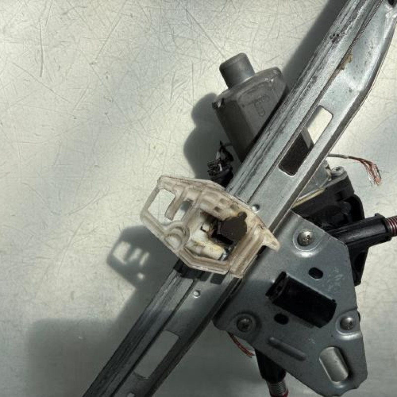 Leve vitre electrique avant droit PEUGEOT 206+ Photo n°3