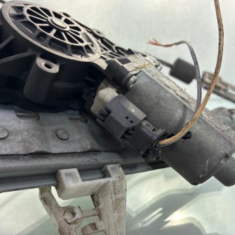 Leve vitre electrique avant droit PEUGEOT 206+ Photo n°6