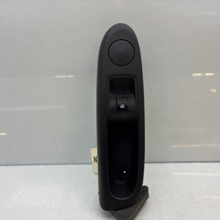 Interrupteur de leve vitre avant droit RENAULT CLIO 2 CAMPUS Photo n°1