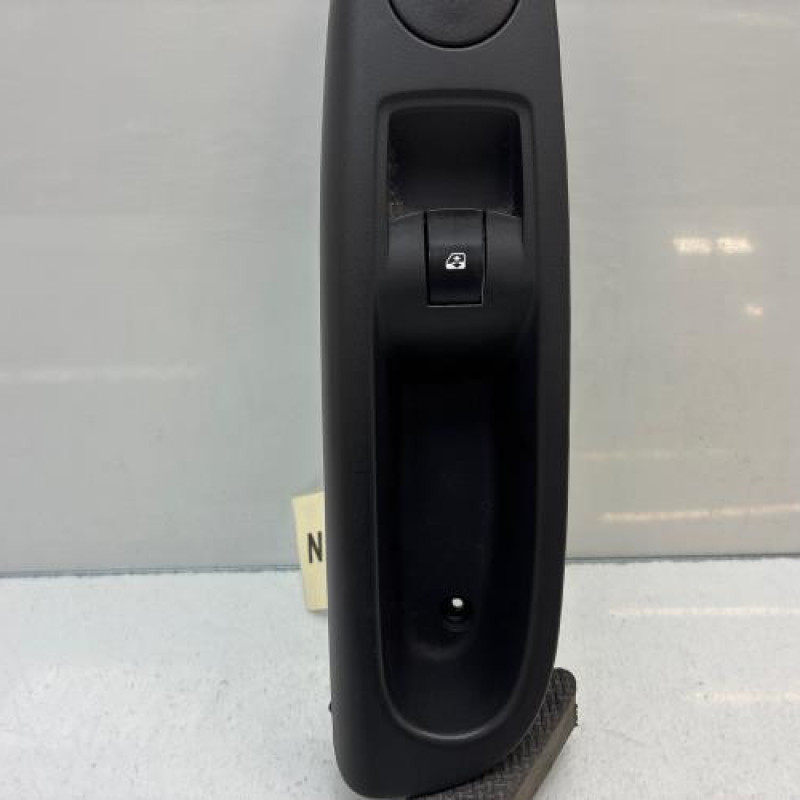 Interrupteur de leve vitre avant droit RENAULT CLIO 2 CAMPUS Photo n°3