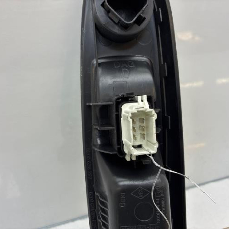 Interrupteur de leve vitre avant droit RENAULT CLIO 2 CAMPUS Photo n°5