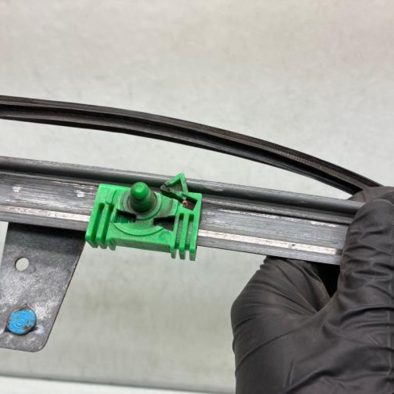 Leve vitre electrique avant gauche PEUGEOT 306 Photo n°4