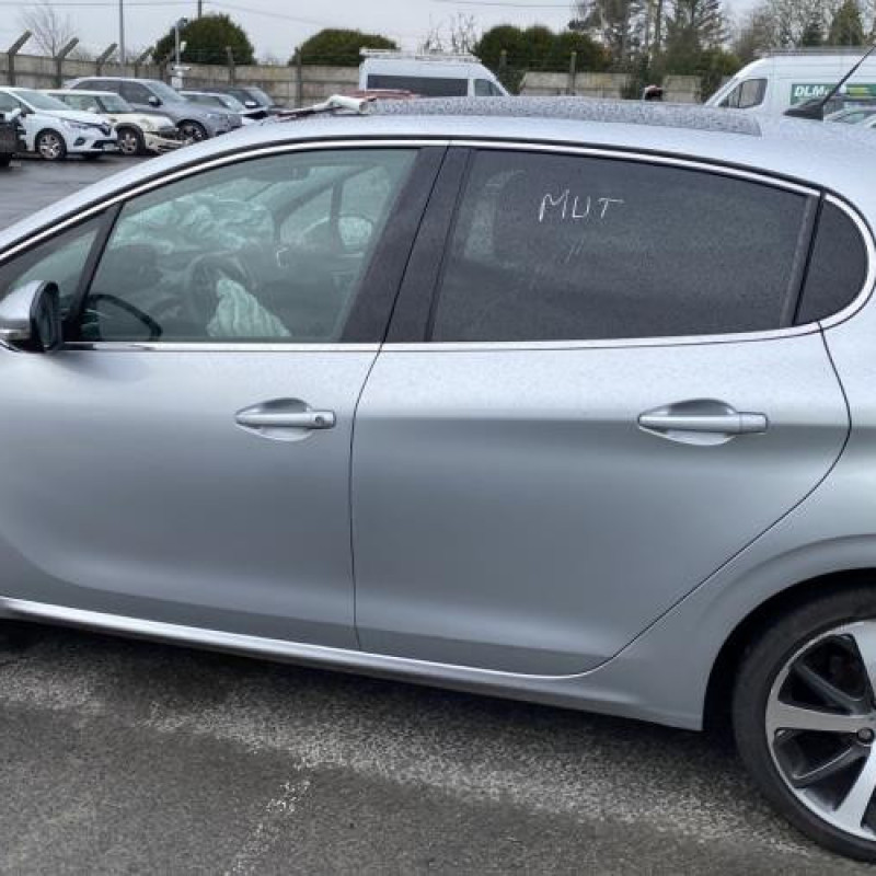 Ecran GPS PEUGEOT 208 1 Photo n°13