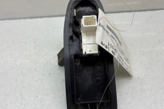 Interrupteur de leve vitre avant droit PEUGEOT 208 1