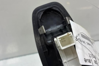 Interrupteur de leve vitre avant droit PEUGEOT 208 1