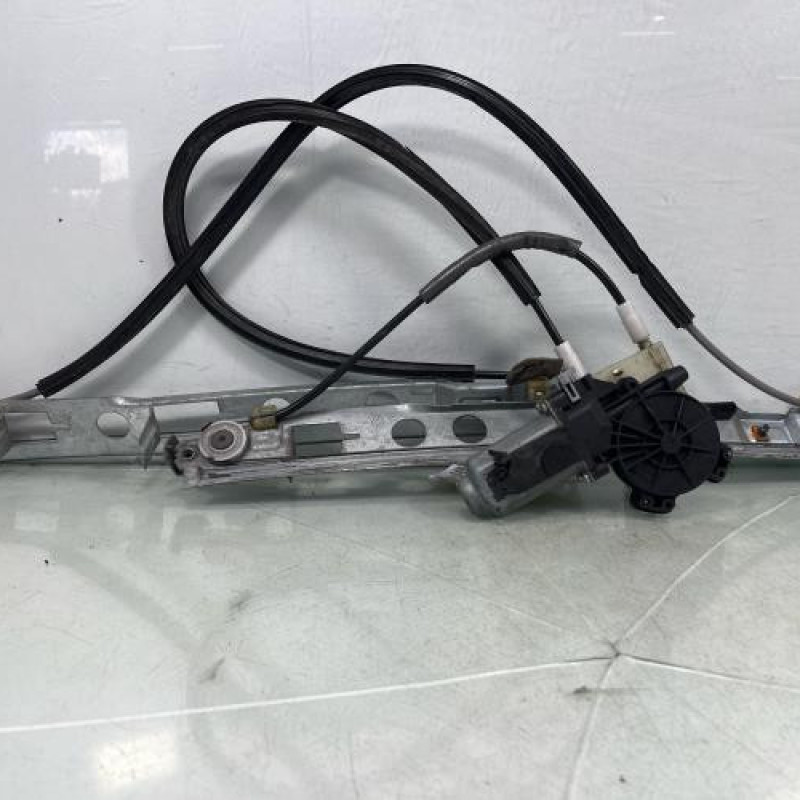 Leve vitre electrique avant droit RENAULT MEGANE 2 Photo n°1