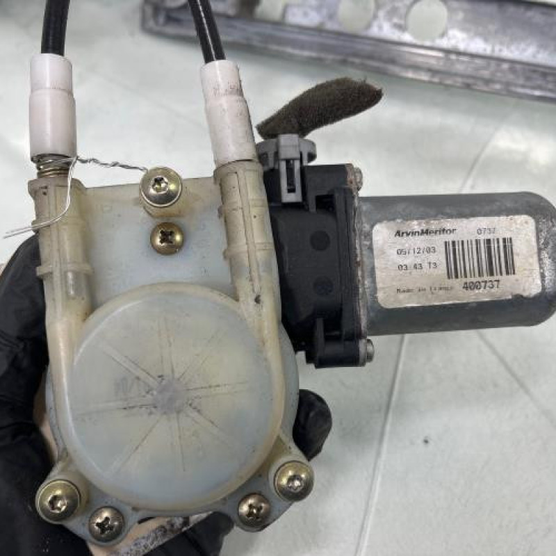 Leve vitre electrique avant droit RENAULT MEGANE 2 Photo n°3