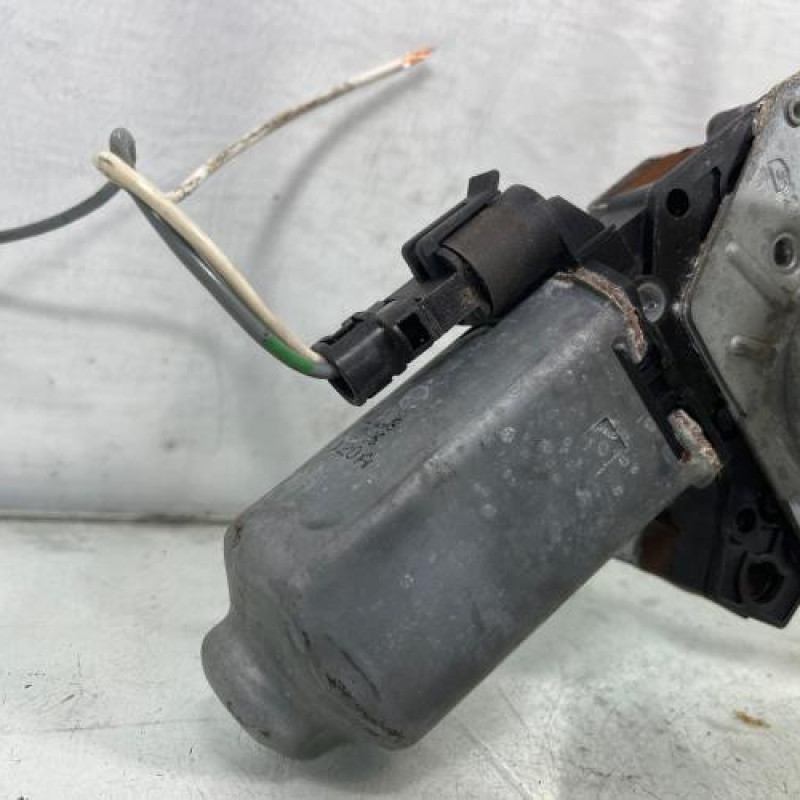 Leve vitre electrique avant droit RENAULT CLIO 1 Photo n°2