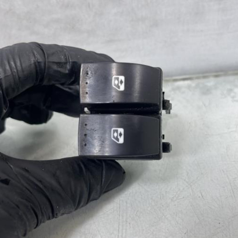 Interrupteur de leve vitre avant gauche RENAULT MEGANE 2 Photo n°1