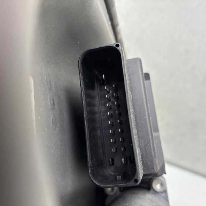 Leve vitre electrique arriere droit VOLKSWAGEN GOLF PLUS Photo n°4