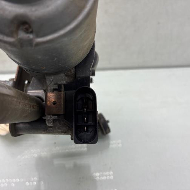 Moteur essuie glace avant droit VOLKSWAGEN GOLF PLUS Photo n°4