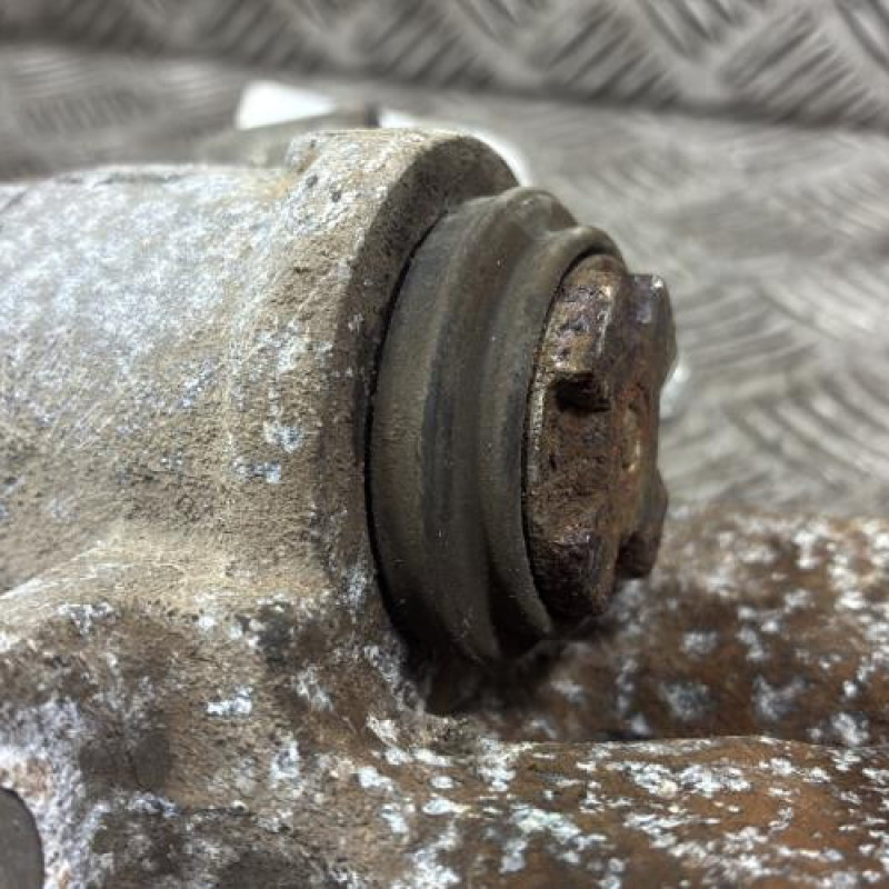 Etrier arriere gauche (freinage) SUZUKI BALENO 2 Photo n°5