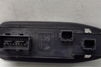 Interrupteur de leve vitre avant gauche PEUGEOT 208 1