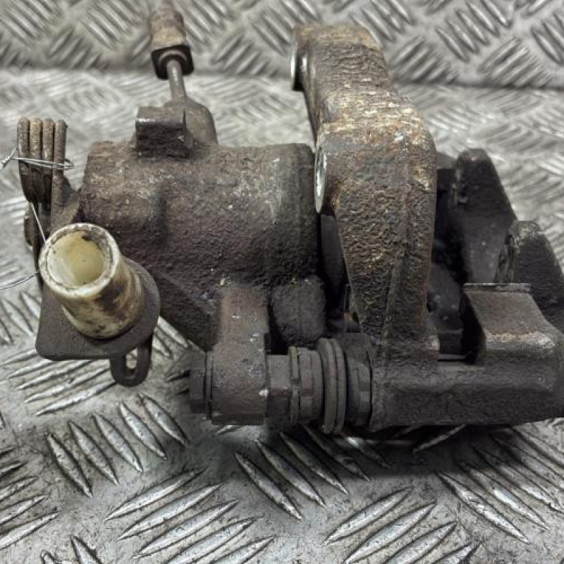 Etrier arriere droit (freinage) PEUGEOT 2008 1 Photo n°4