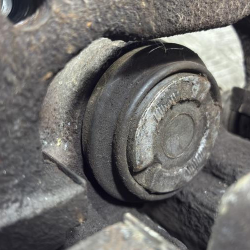 Etrier arriere droit (freinage) PEUGEOT 2008 1 Photo n°5