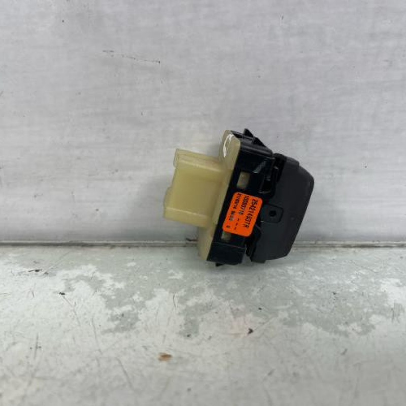 Interrupteur de leve vitre avant droit DACIA SANDERO 2 Photo n°3
