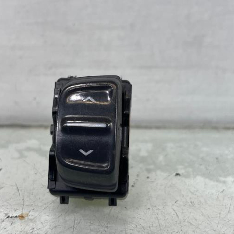 Interrupteur de leve vitre avant gauche DACIA SANDERO 2 Photo n°1